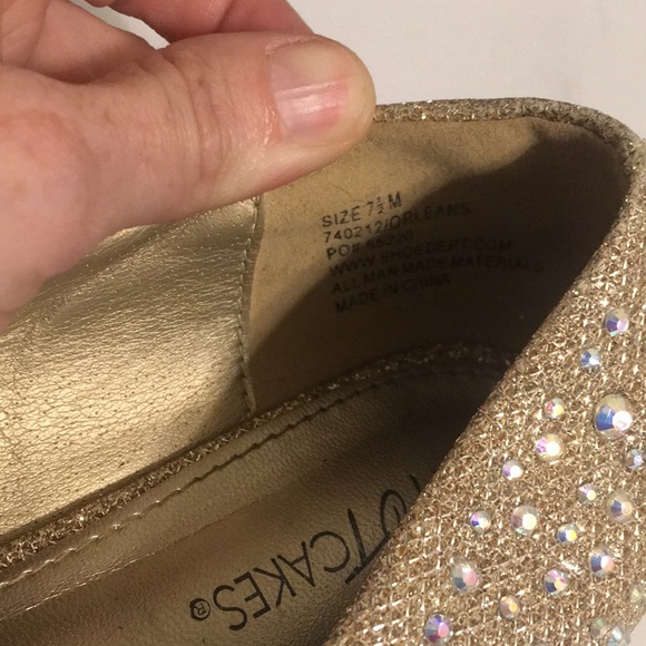 Gold sparkly flats! - Picture 4 of 6